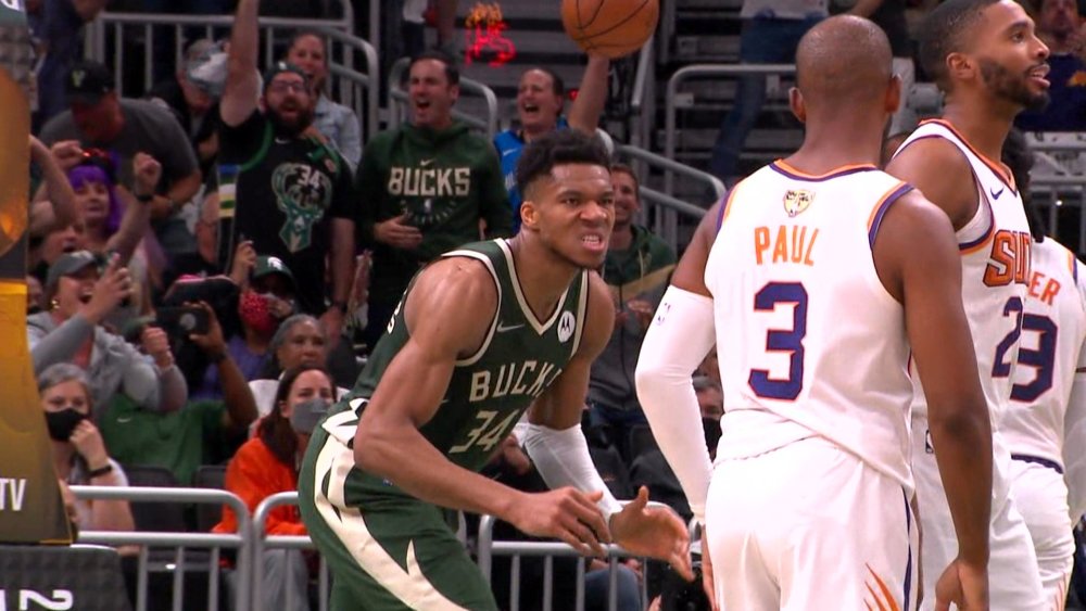  字母哥暴扣统治禁区雄鹿轻取尼克斯