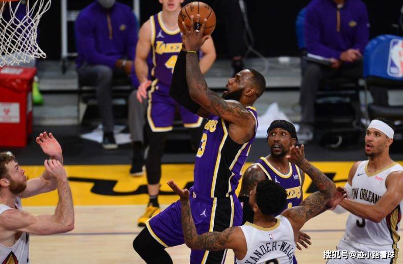  詹姆斯全能发挥助湖人逆转击败快船队夺连胜